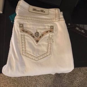 Brand new with tags. Miss Me white skinny jeans